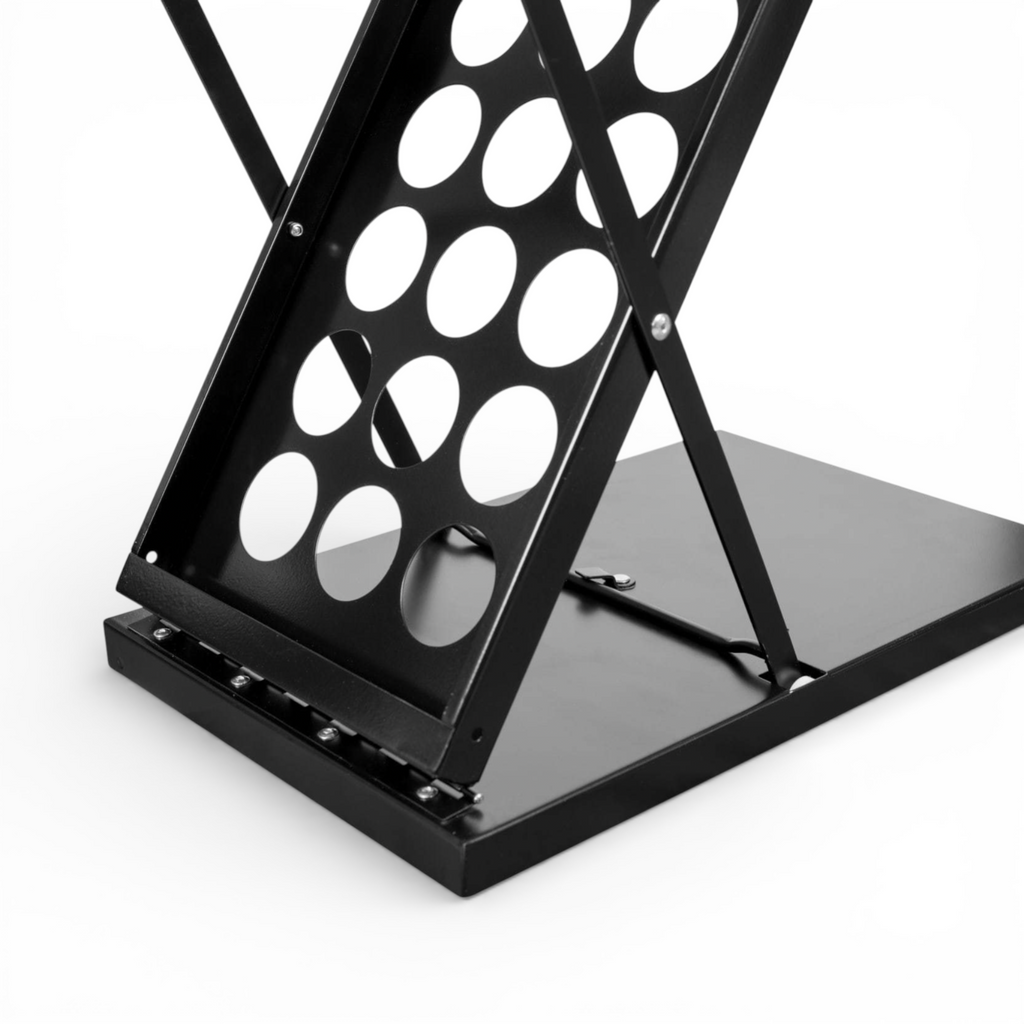 Lausitzer Marktplatz A4-Broschürenständer aus schwarzem Metall mit vier Stufen und kreisförmigen Ausschnitten. Inklusive Transporttasche.