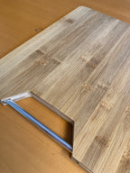 Bamboo cutting board with metal handle (32.5 x 25 x 1.8 cm)